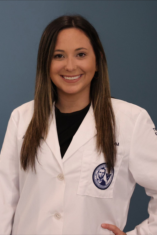 Alexis Greene, DVM